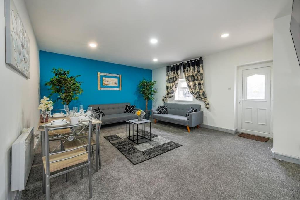 *2a* ground floor house setup for your most amazing & relaxed stay + Free Parking + Free Fast WiFi, Beeston