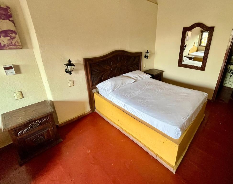 Hotel Rancho Escondito - 4