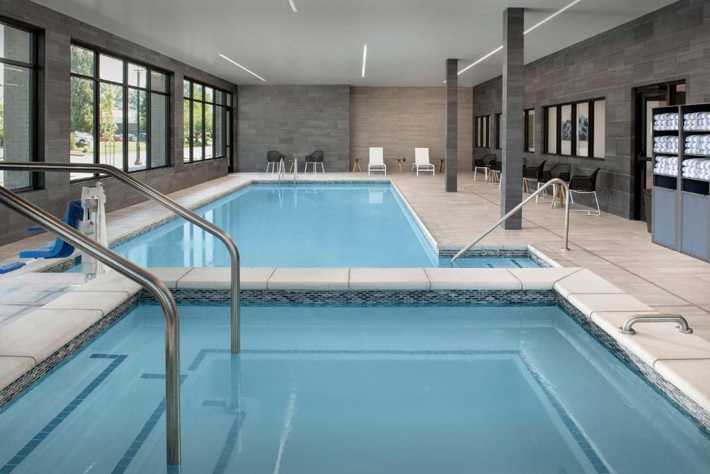 エレメント シアトル シータック エアポート (Element Seattle Sea-Tac Airport) スイミングプール