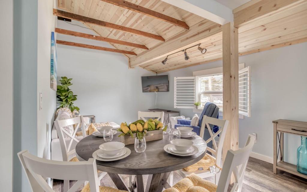 Driftwood - Meredith Lodging, Rockaway Beach