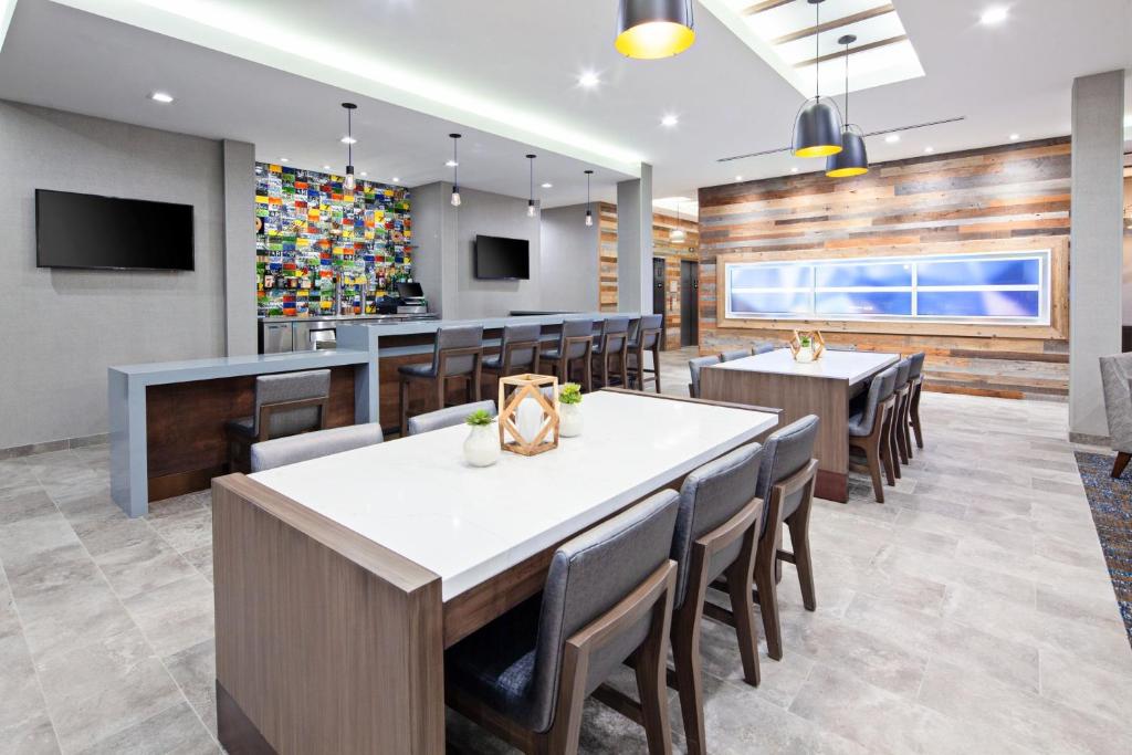 SpringHill Suites by Marriott Escondido Downtown photo