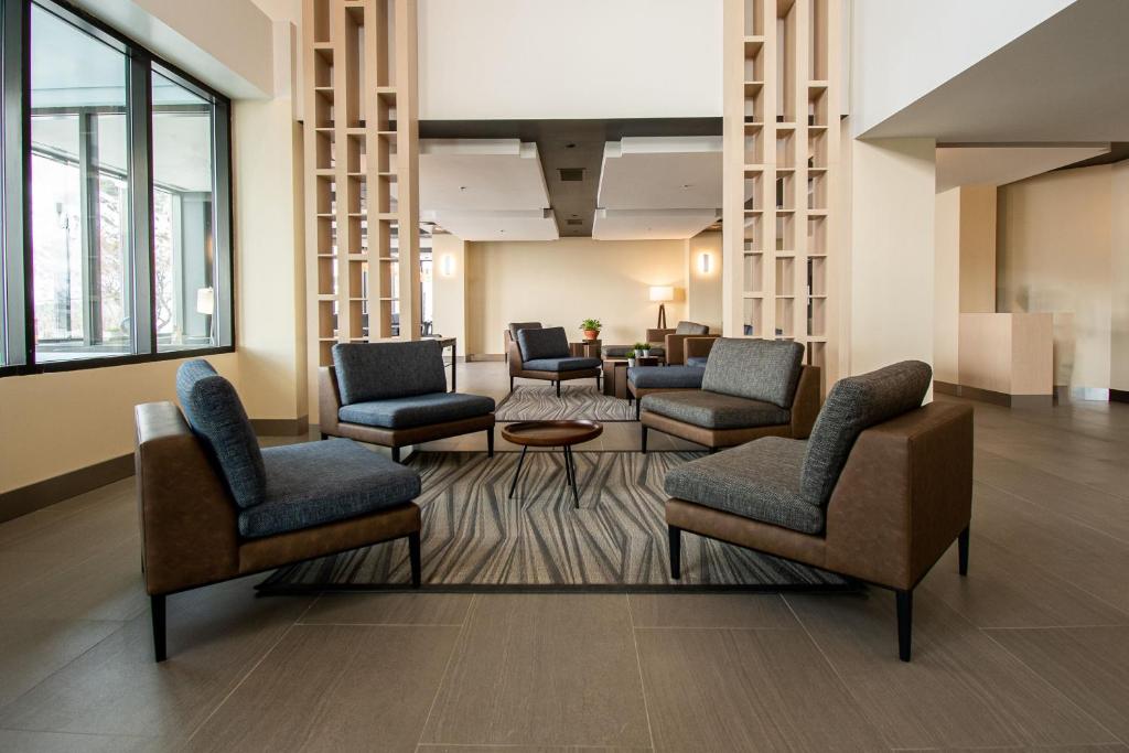 Delta Hotels By Marriott Sherbrooke Conference Centre - photo 1