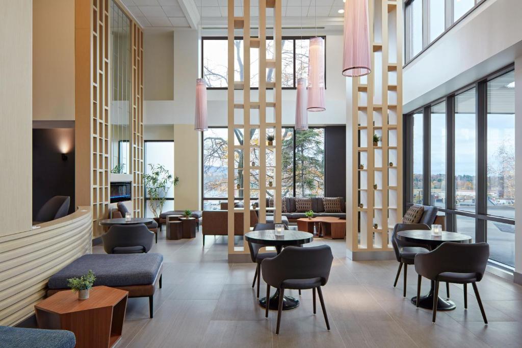 Delta Hotels by Marriott Sherbrooke Conference Centre photo