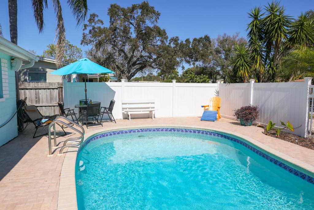 License to Chill - Heated Pool, Indian Rocks Beach, Play Room, Largo