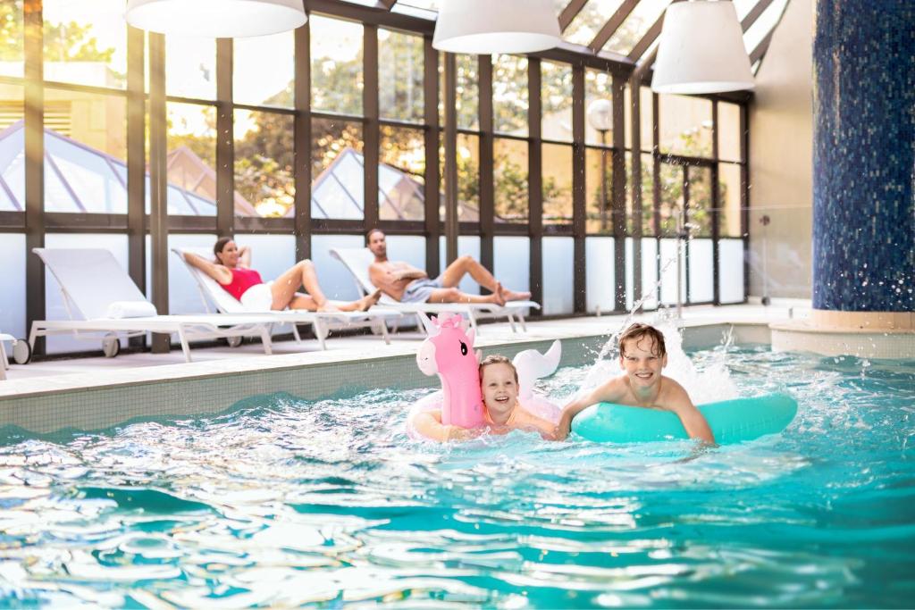 สระว่ายน้ำ