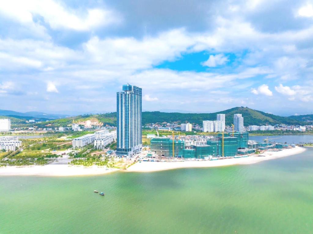 Ánh Dương Villa Homestay Hạ Long 8 Phòng ngủ - Bể bơi - Bàn Bi a - Gần biển (Anh Duong Villa Homestay Ha Long 8 Phong ngu - Be boi - Ban Bi a - Gan bien)