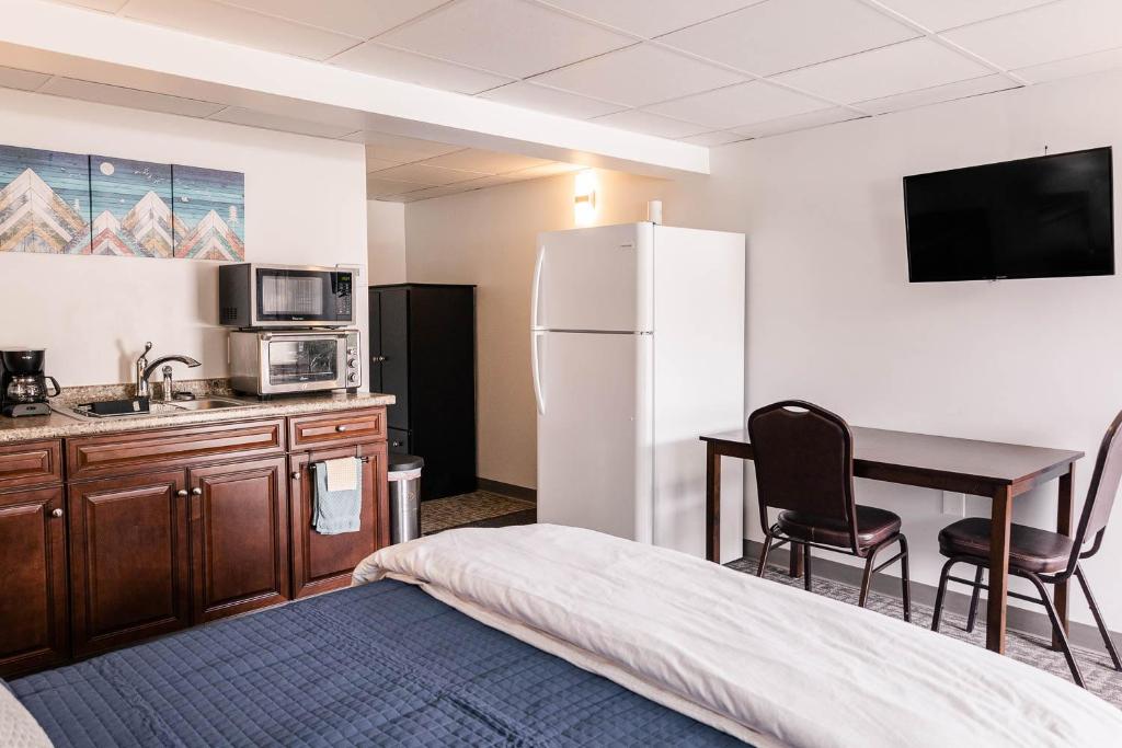Alaska Frontier Inn photo