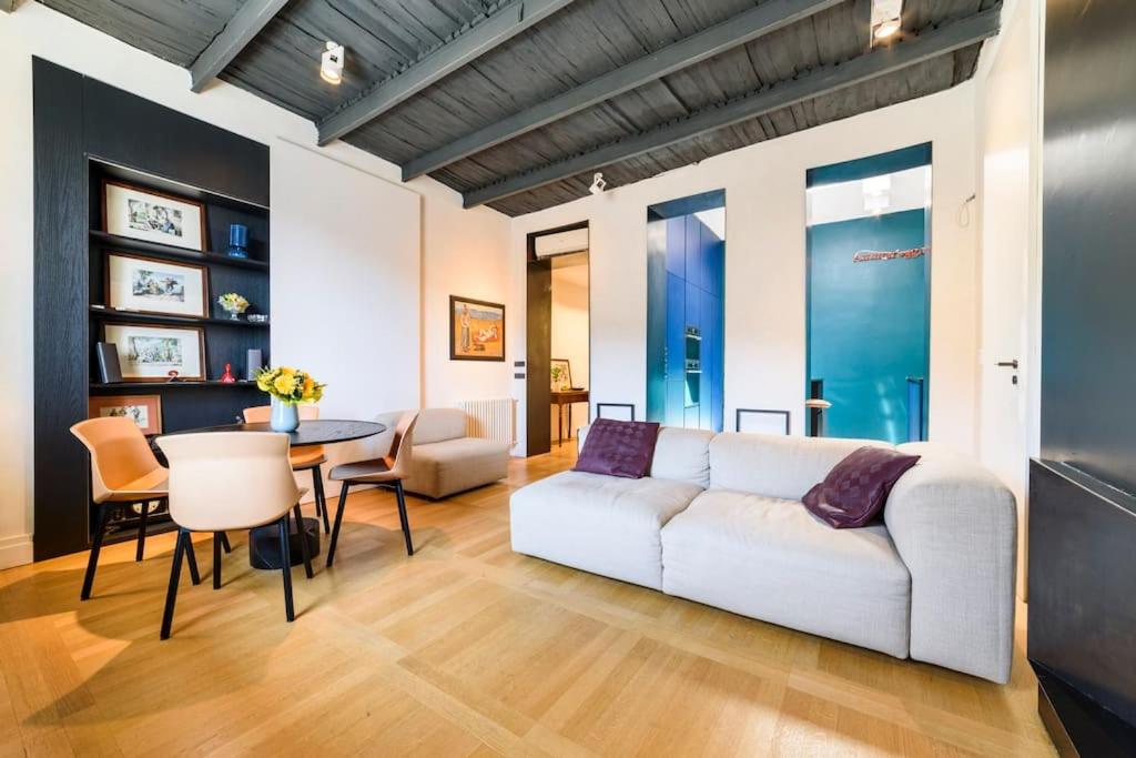 Parthenope, la casa sul lungomare nel centro di Napoli, Neapol