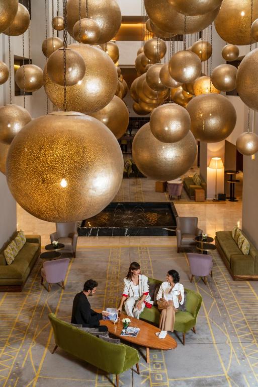 フロント・ロビー