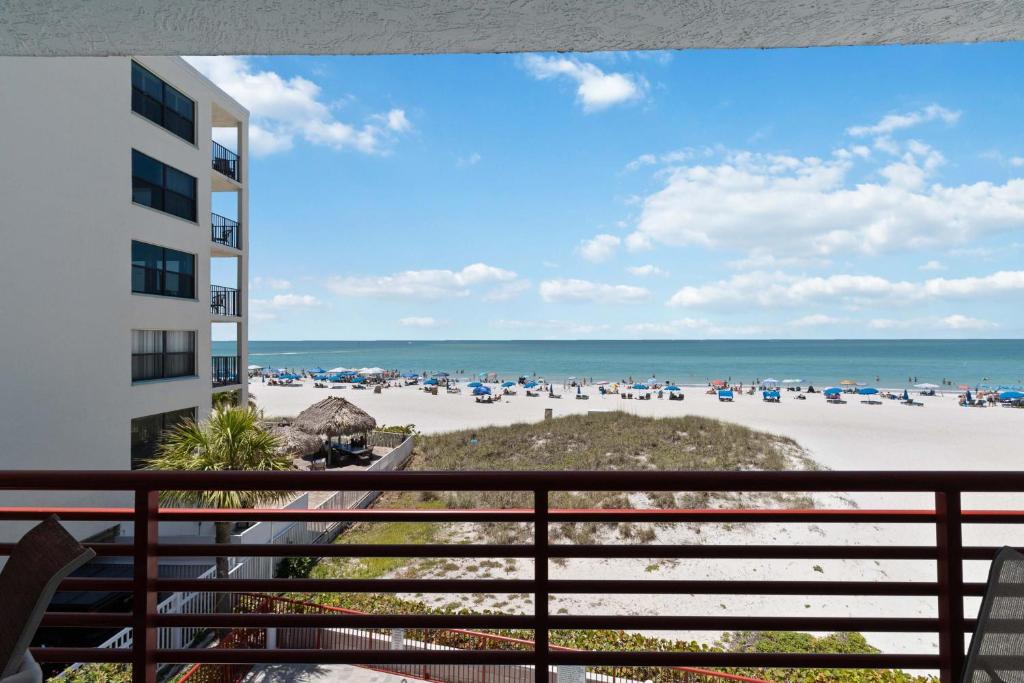 Luxury Direct Beachfront Views - Crimson #201, St Pete Beach