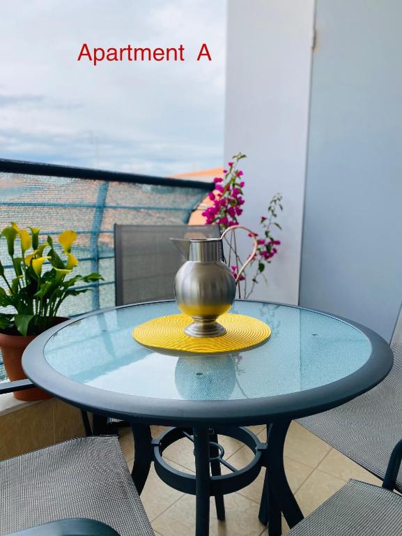 Side Sea View Apartment, Néoi Epivátai