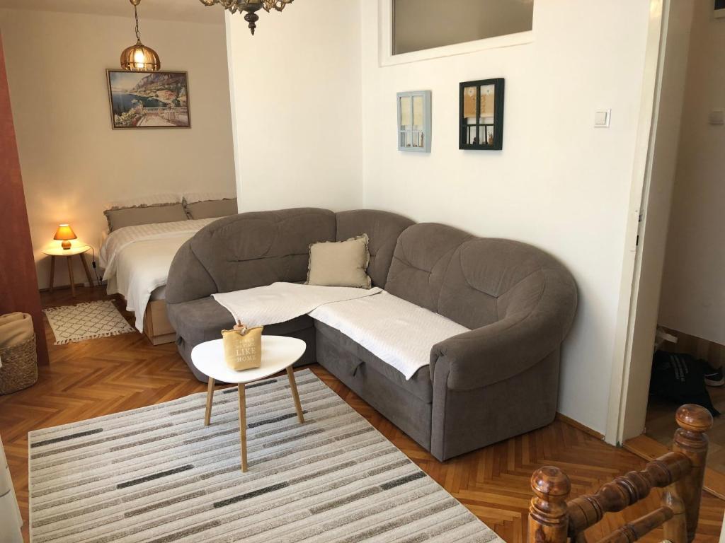 One-bedroom Apartment - 1