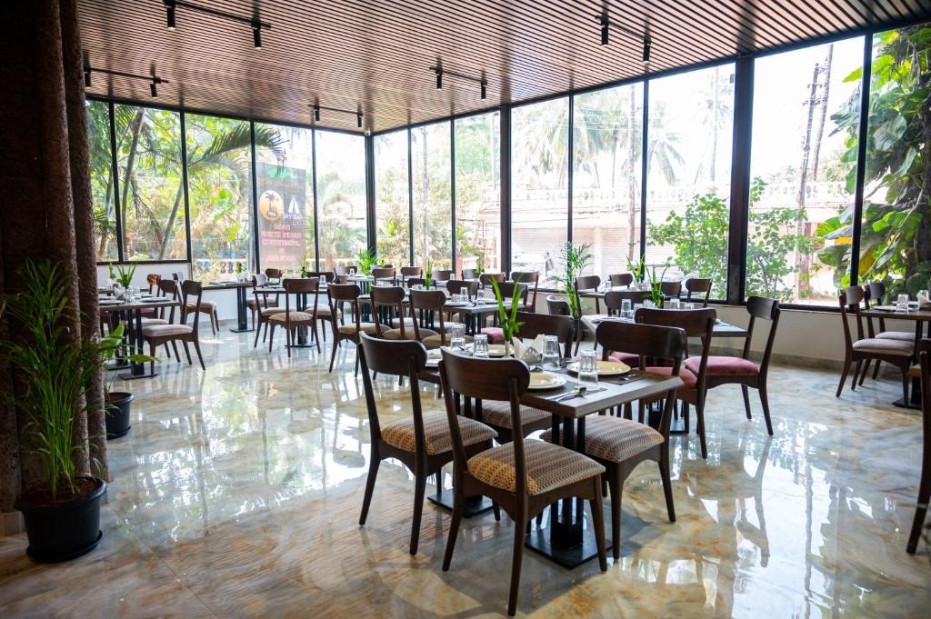 Restaurant, Hotel Meraden Opus in Goa