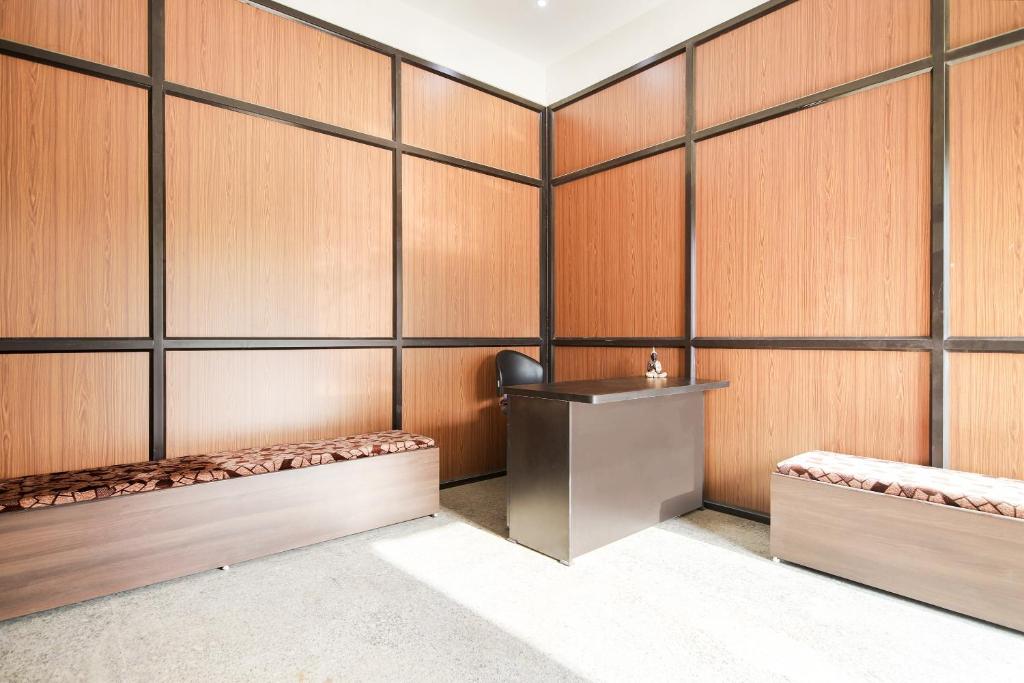 OYO 45931 Hotel Ganesham photo