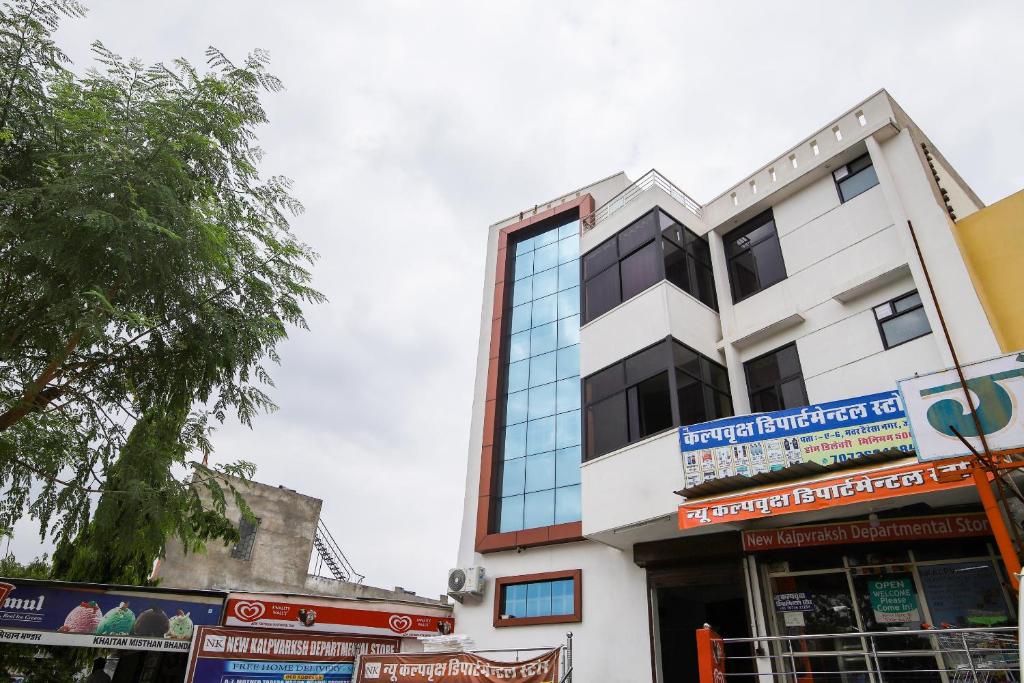 OYO 45931 Hotel Ganesham photo