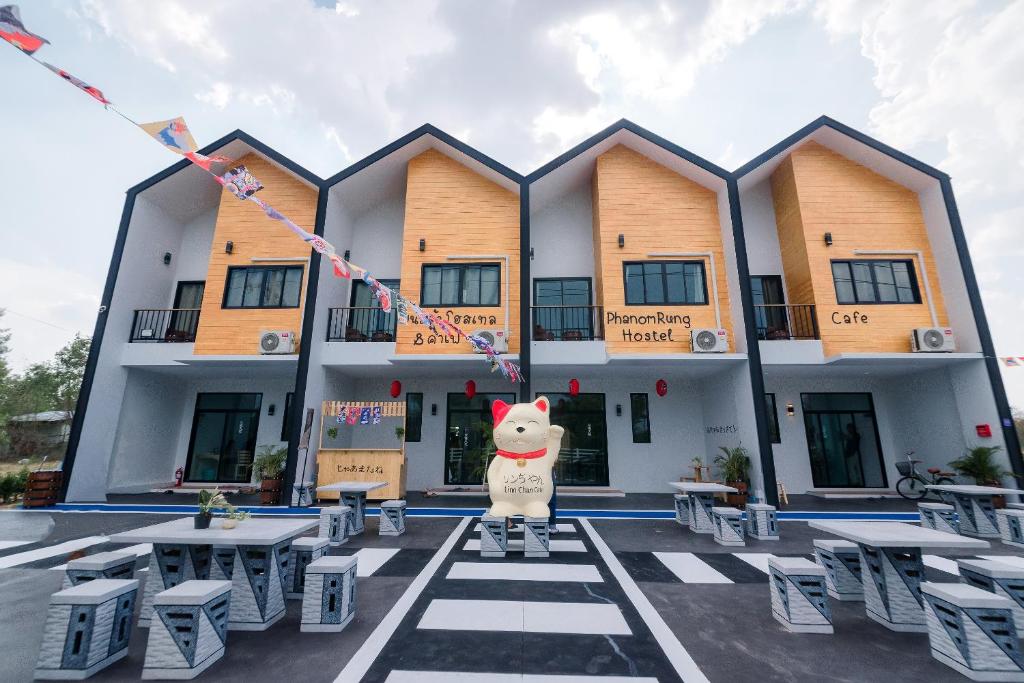 Phanomrung Hostel & Linn Chan Cafe พนมรุ้ง โฮส์เทล แอนด์ ลิณณ์จัง คาเฟ่, Buriram