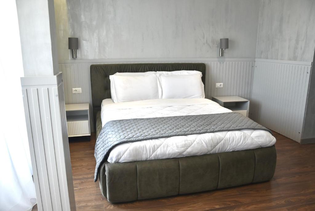 Royal G Max — Golem, Tirane