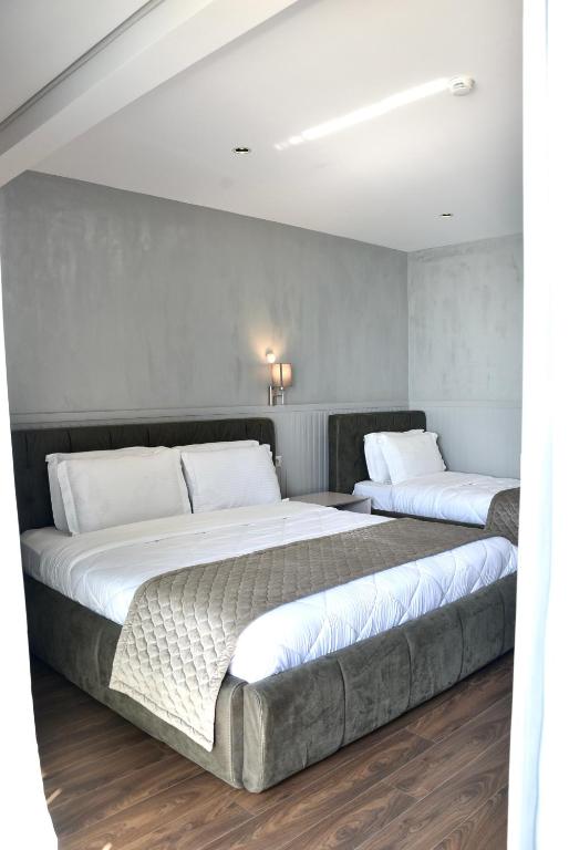 Royal G Max — Golem, Tirane