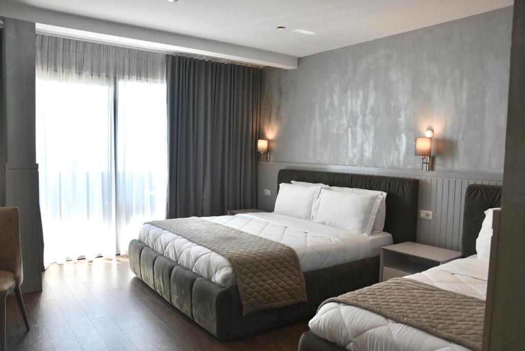 Royal G Max — Golem, Tirane