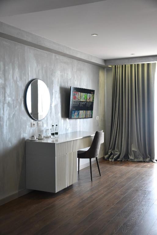 Royal G Max — Golem, Tirane