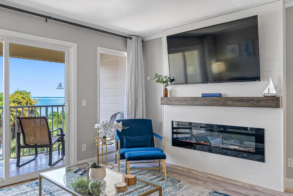 Wake up to the ocean breeze - Enjoy amazing views, Tampa