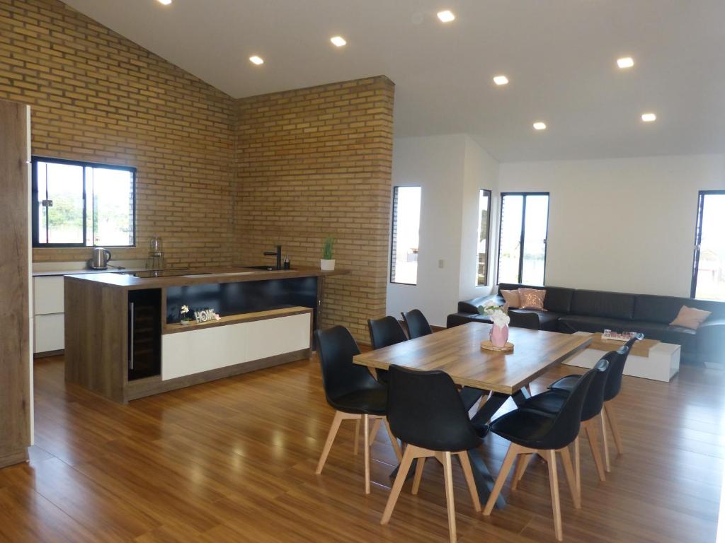 Modernes Ferienhaus in Paraguay, Hohenau mit Reitanlage und Beachvolleyball - 3