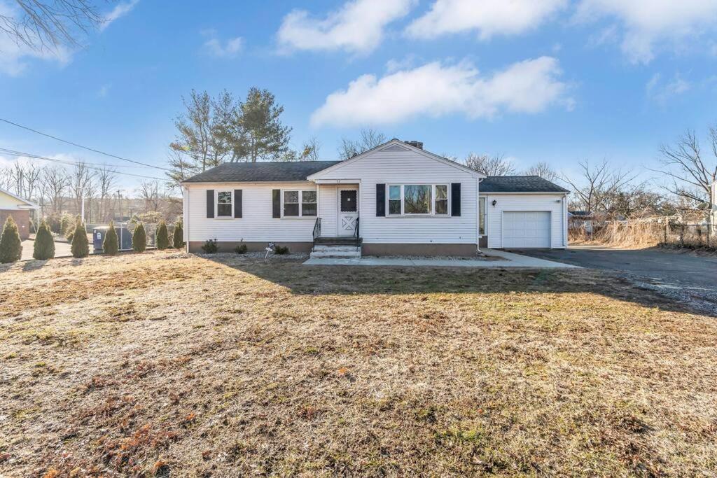 Spacious home near Yale, Albertus, and Quinnipiac