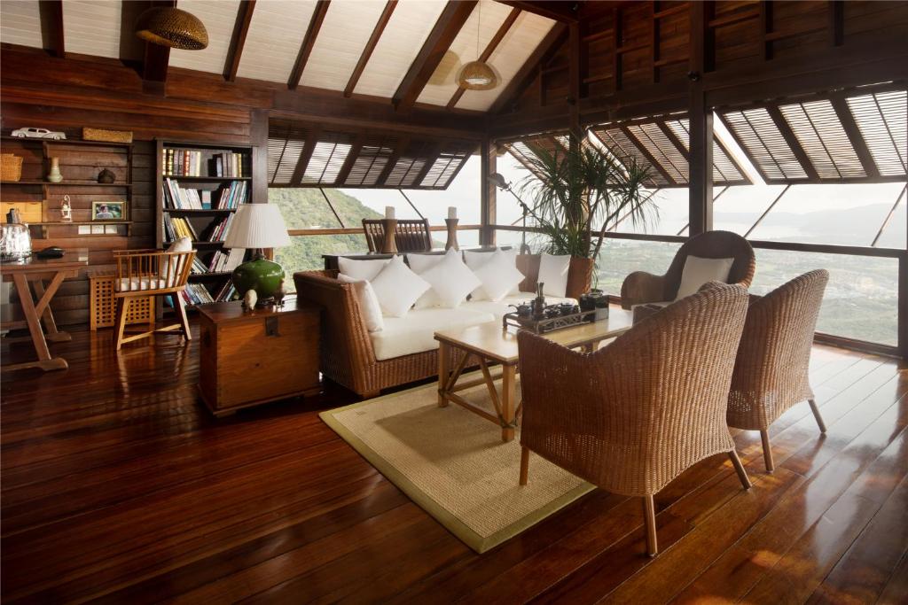 ยาหลง เบย์ เอิรธลี พาราไดซ์ เบิร์ดเนสต์ รีสอร์ต (Yalong Bay Earthly Paradise Birds Nest Resort)