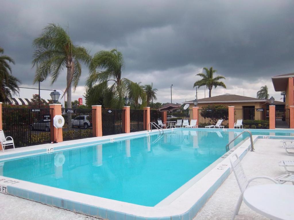 Americas Best Value Inn Florida Turnpike & I-95 photo