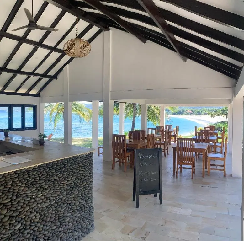 Balong Balong Surf Bungalows & Restaurant, hotel in Sekongkang