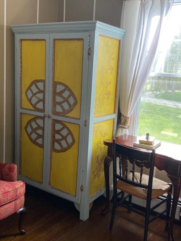 Elegantly English Catskills photo