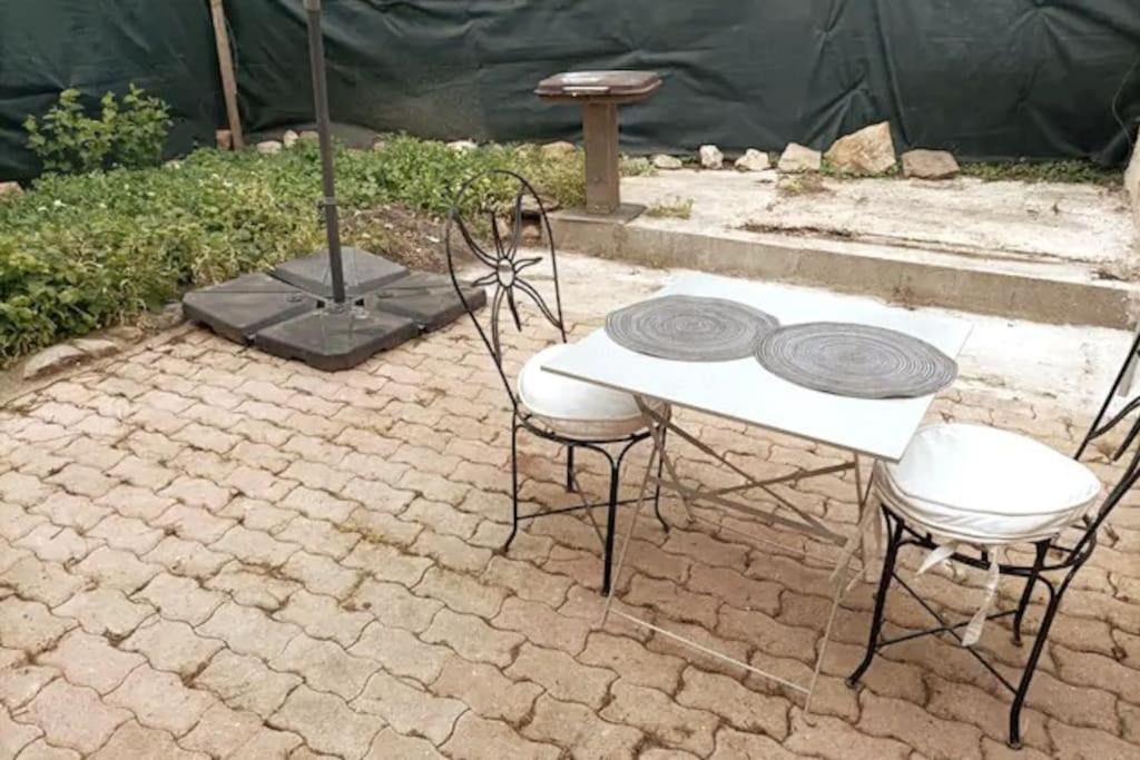 Au pied du viaduc-Appartement climatisé-terrasse