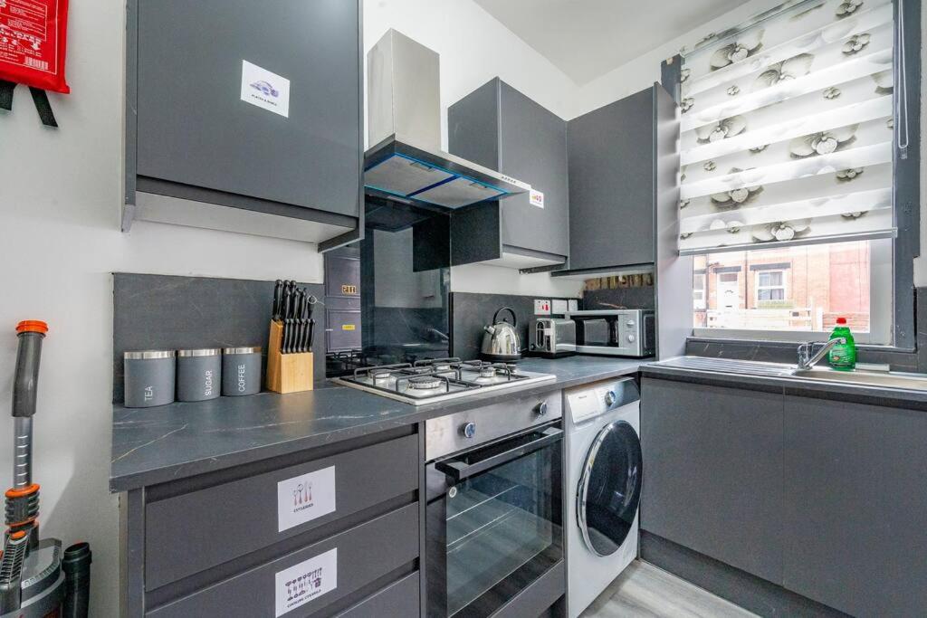 *15w* setup for your most amazing & relaxed stay + Free Parking + Free Fast WiFi *, Beeston Hill