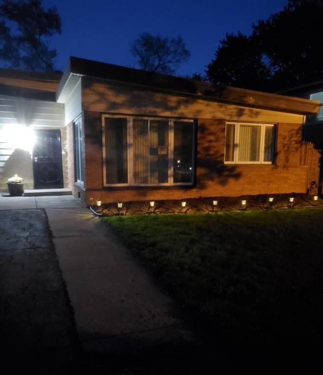 Cozy Home with Pool Table and Table Tennis