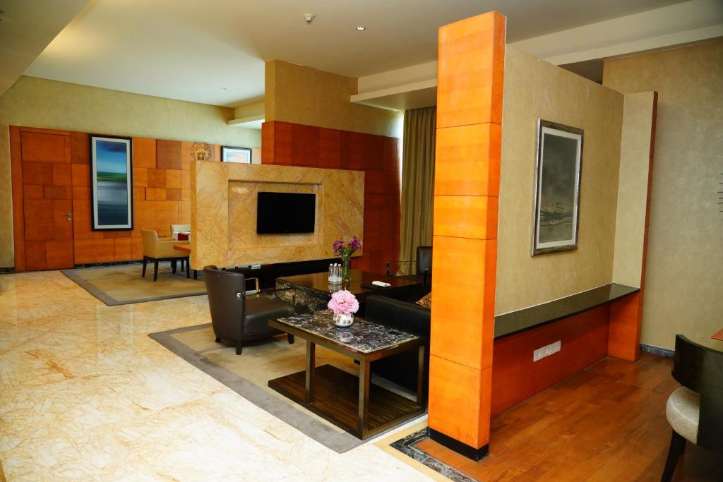 Shared lounge/TV area