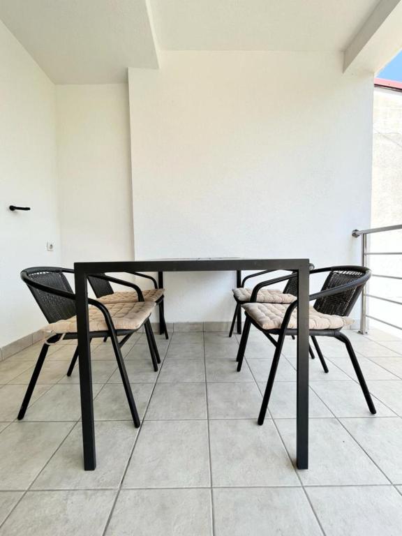 Lemon Tree Apartments photo