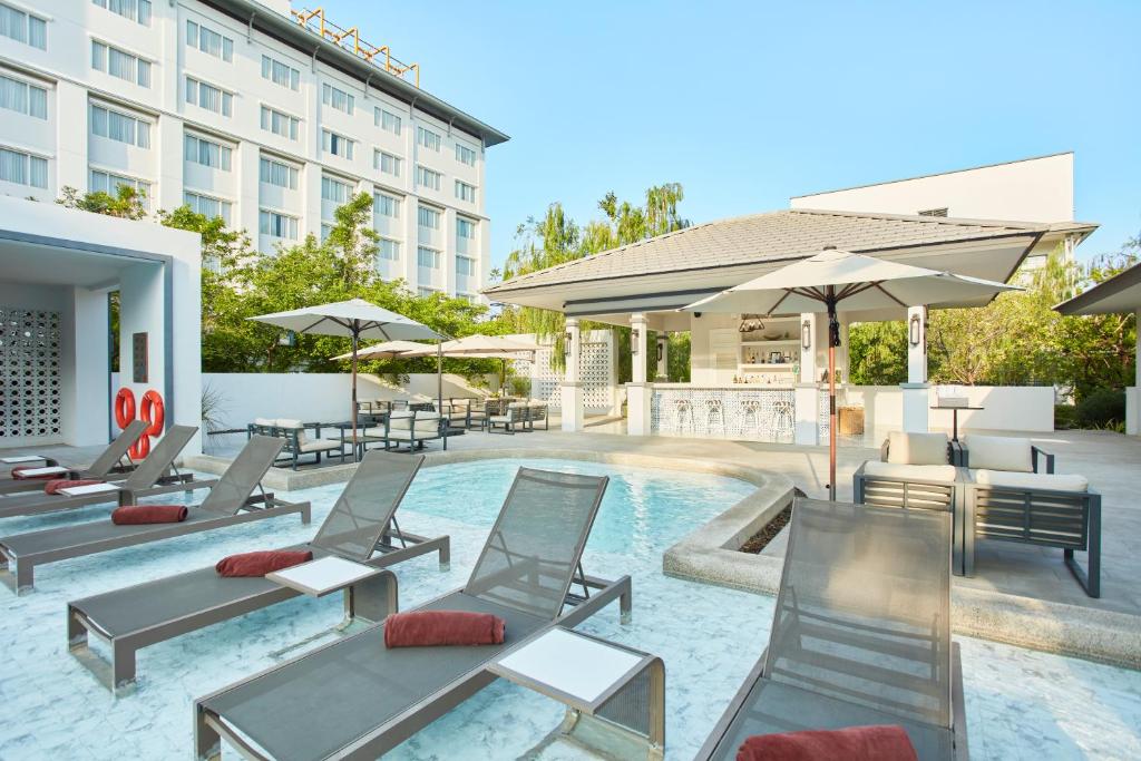 Swimming pool