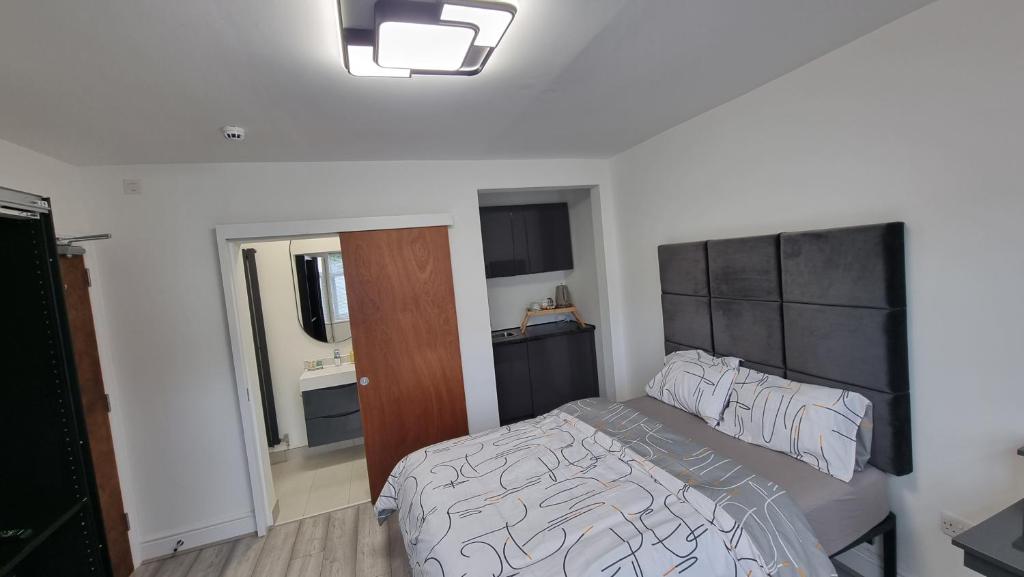 Stylish Suites with kitchenette, London Colney