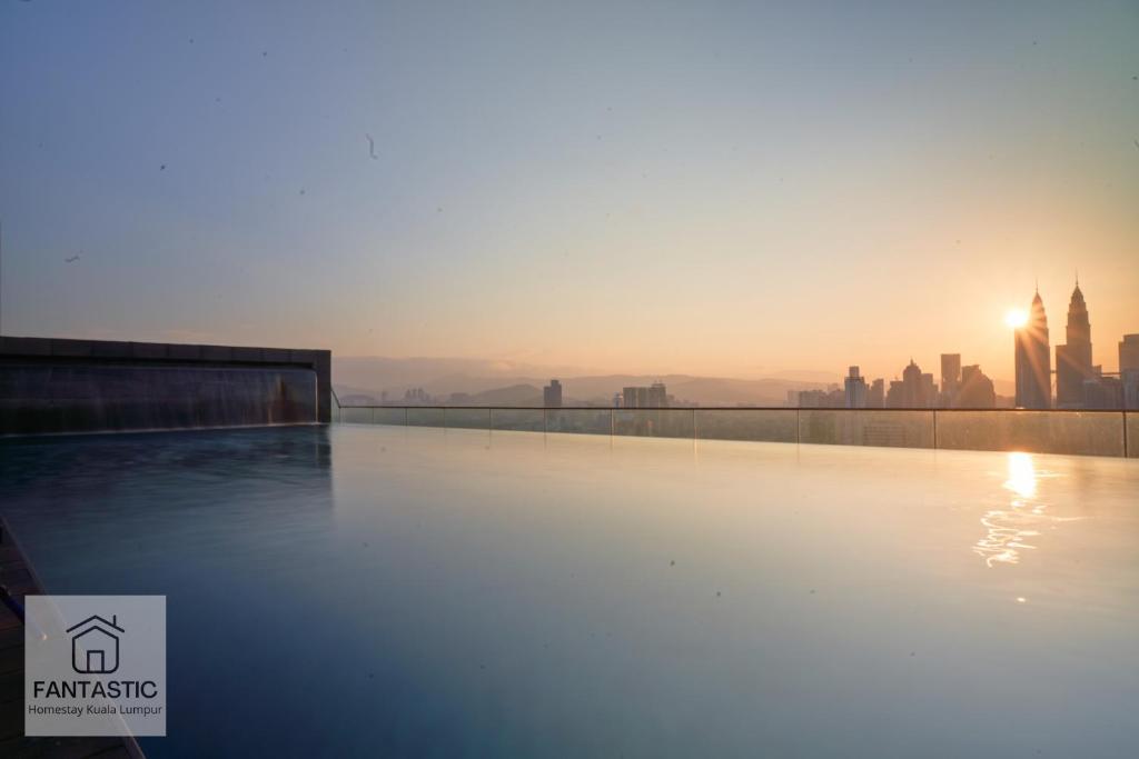 Regalia Residence @ KLCC View Sky Pool by KC photo