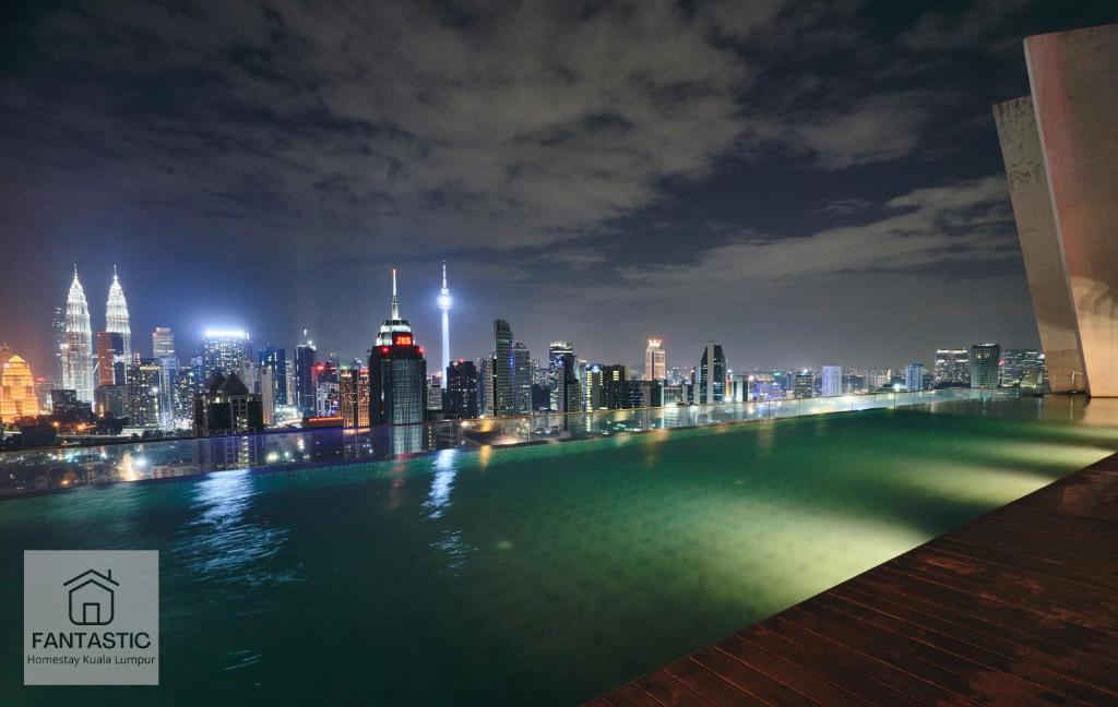 Regalia Residence @ KLCC View Sky Pool by KC photo