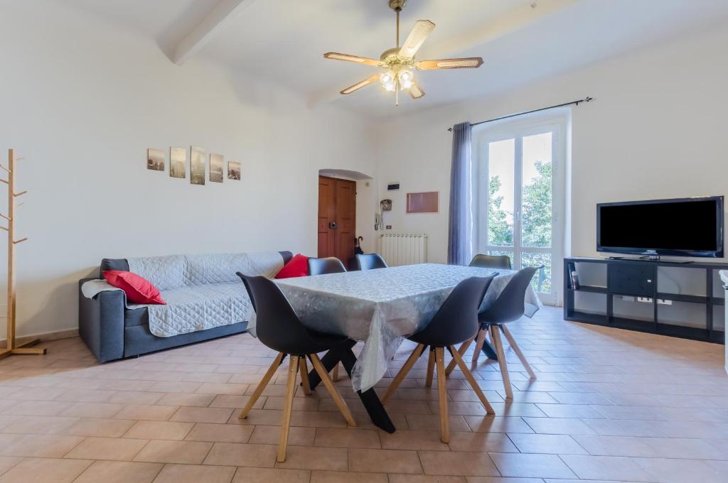 Porto Mirabello & Central Station Comfy Apt x5!, La Spezia