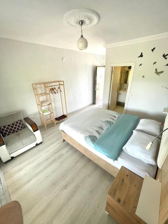 Airport Guest House photo