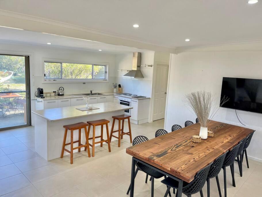 ECHO BEACH: 4 bed home with sea views