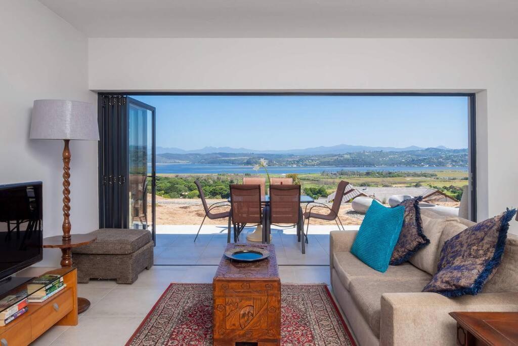 Heron's View - lagoon views and solar power @Lake Brenton, Knysna, Knysna