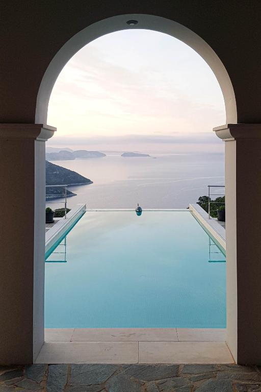 Sundance - Fabulous & Large 4-Bedroom Private Villa, Sivota