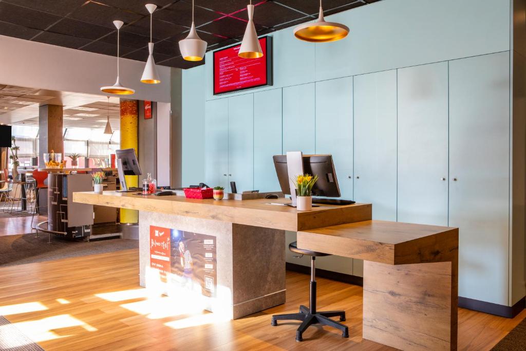 フロント・ロビー