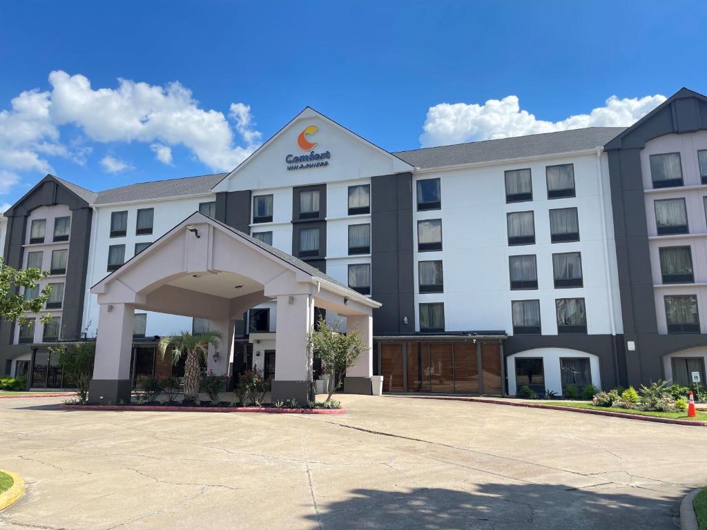Comfort Inn & Suites Houston I-10 West Energy Corridor photo
