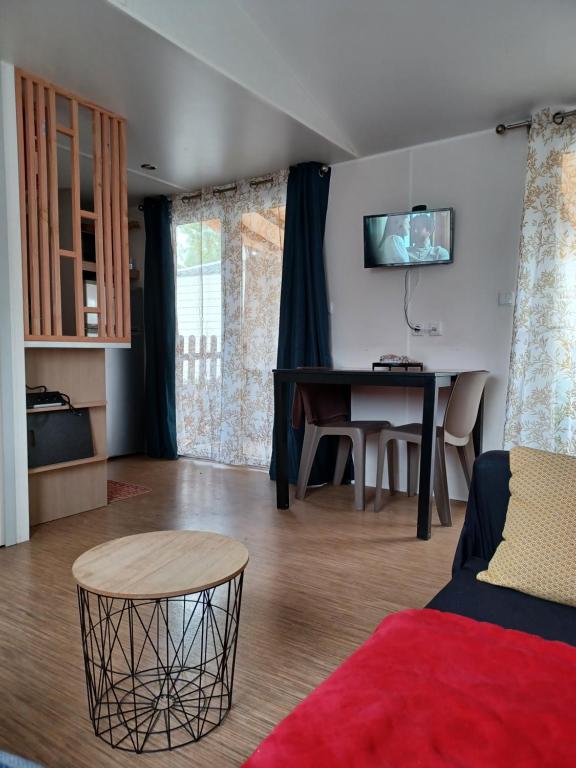 Le Cosy, mobil-home 4-6 personnes au camping les Sables du Midi à Valras-Plage - 2