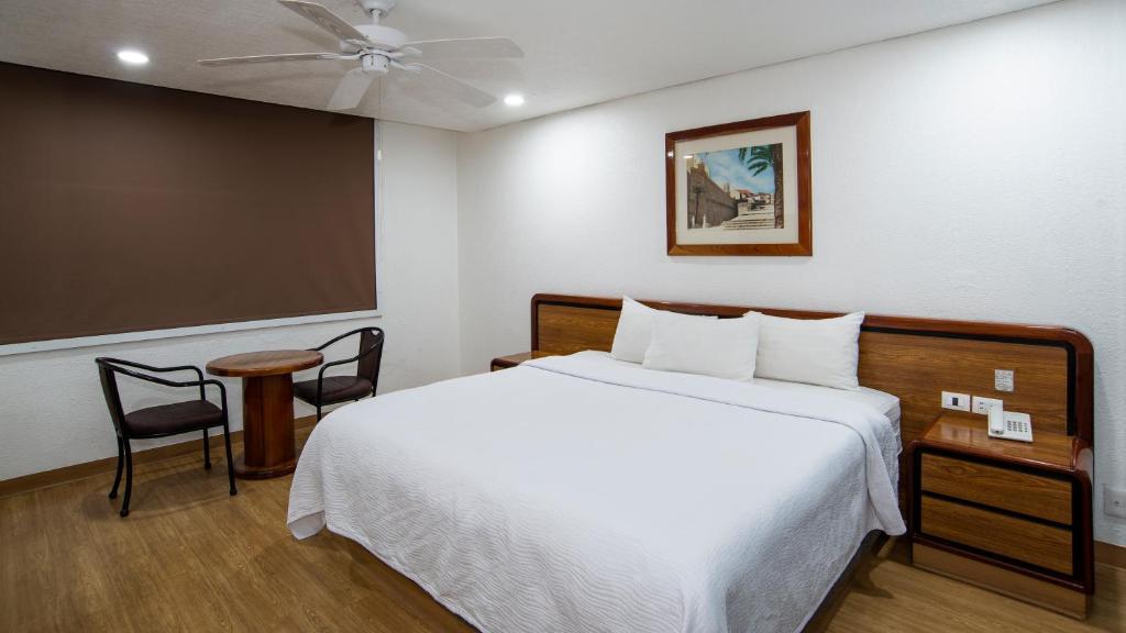 Hotel San Lucas - 1