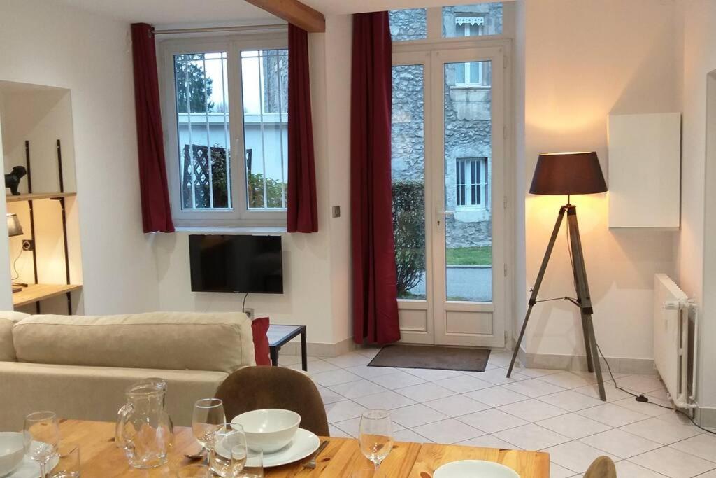 La dépendance du château de Triviers. - 1